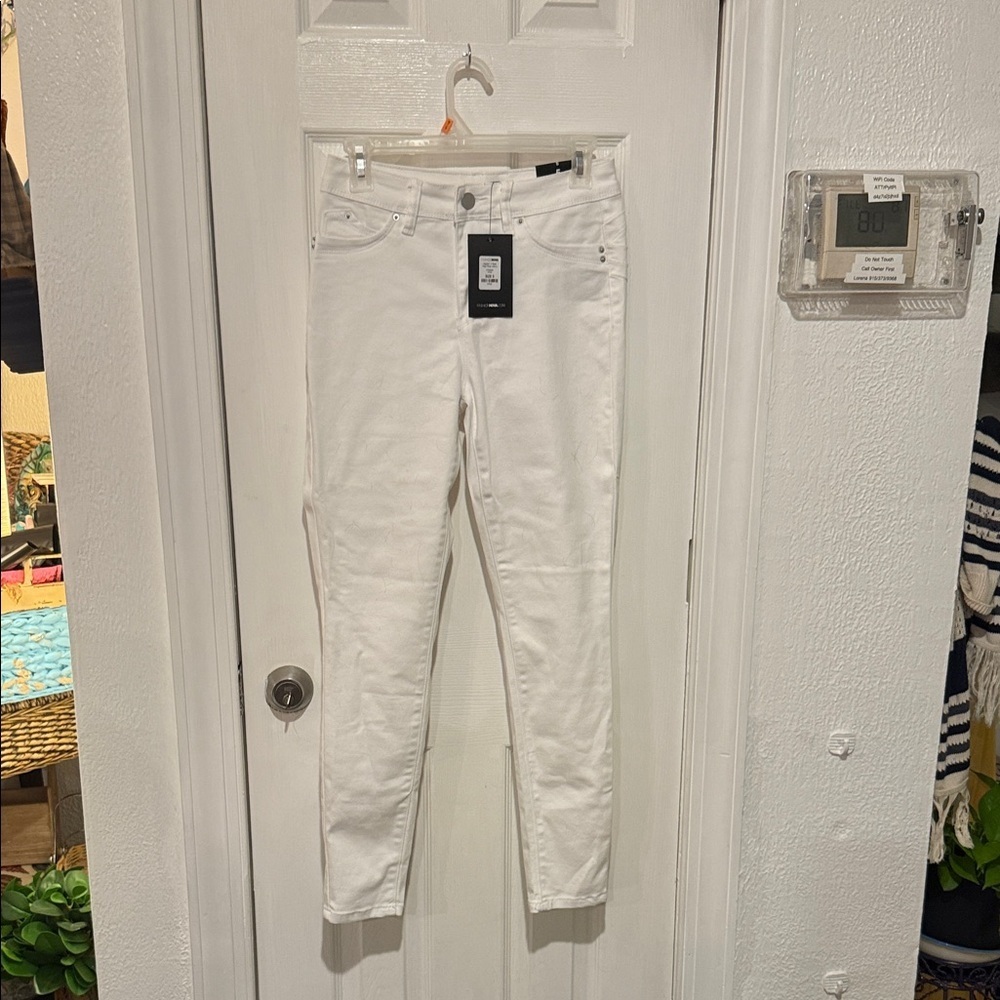 Fashion Nova Women's Crisp White Skinny Jeans